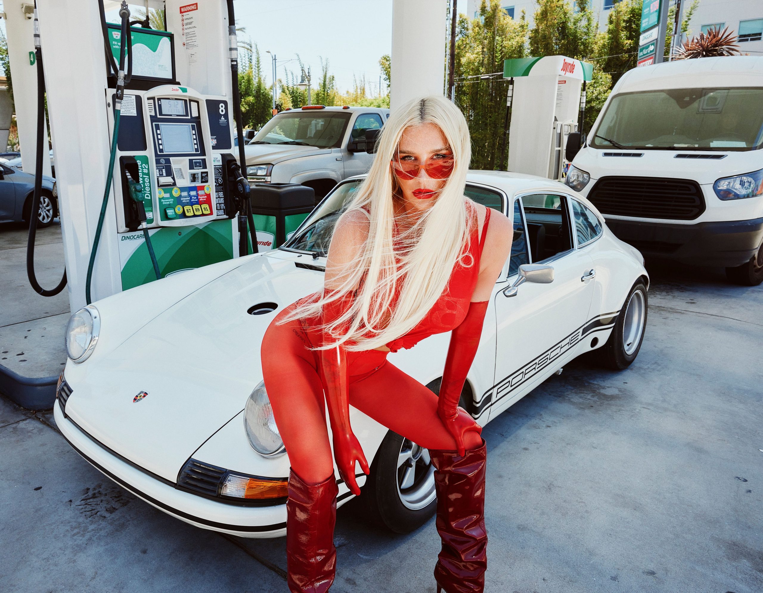 kesha-ingin-‘menghancurkan’-industri-musik-dengan-aplikasi-gaya-linkedin-baru