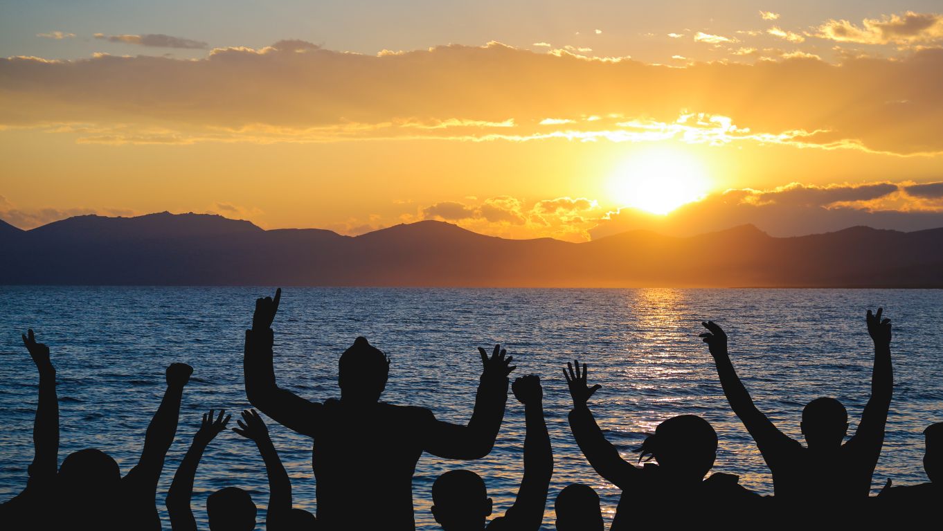 11-lagu-yang-cocok-untuk-menikmati-sunset,-momen-senja-jadi-lebih-syahdu-&-romantis!
