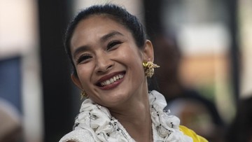 happy-salma-cerita-alasan-kuliah-hingga-lulus-s1-filsafat-hindu