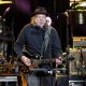 neil-young-melakukan-cut-deep-1983-‘my-boy’-untuk-pertama-kalinya-dalam-42-tahun