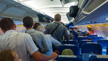 turki-denda-penumpang-yang-buru-buru-berdiri-saat-pesawat-mendarat