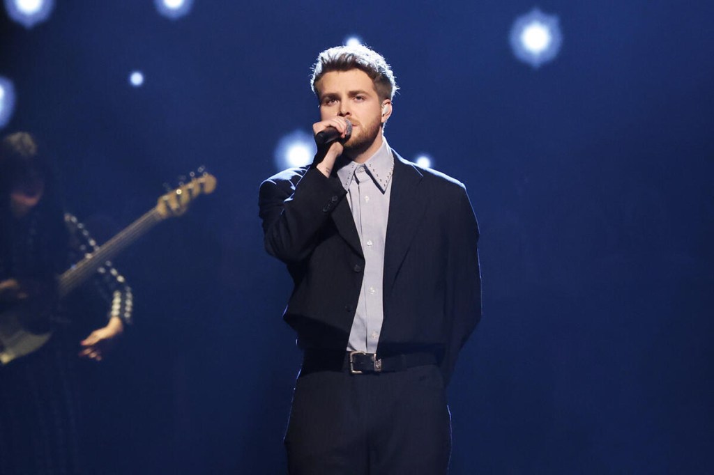alex-warren-tidak-membuat-debut-penghargaan-‘biasa’-di-2025-amas