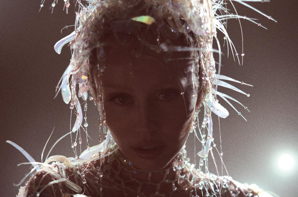 miley-cyrus-‘something-beautiful’-album:-all-13-tracks-ranked