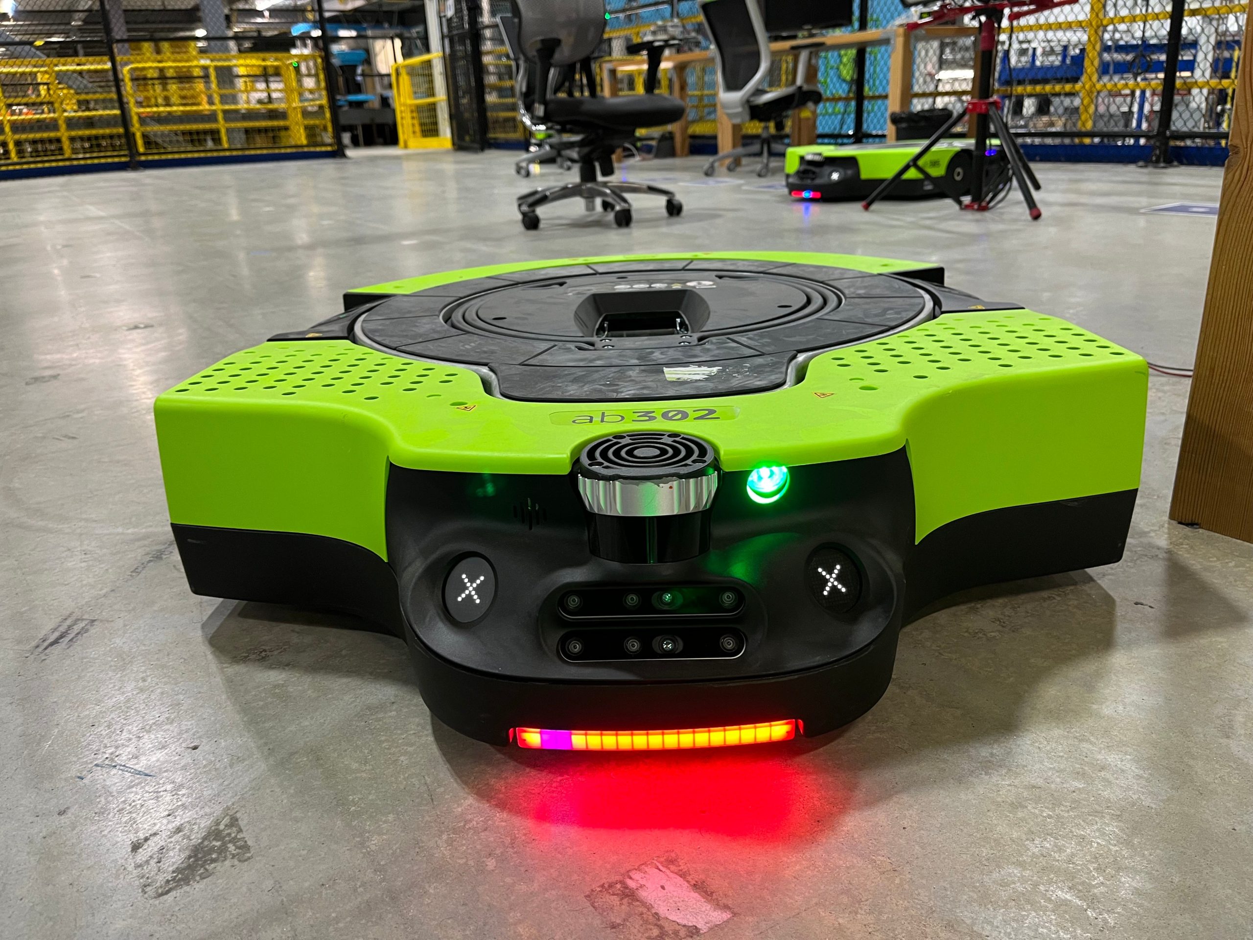 saya-mengunjungi-pabrik-robot-amazon-dan-melihat-ke-dalam-tentang-bagaimana-itu-membangun-dan-melatihnya