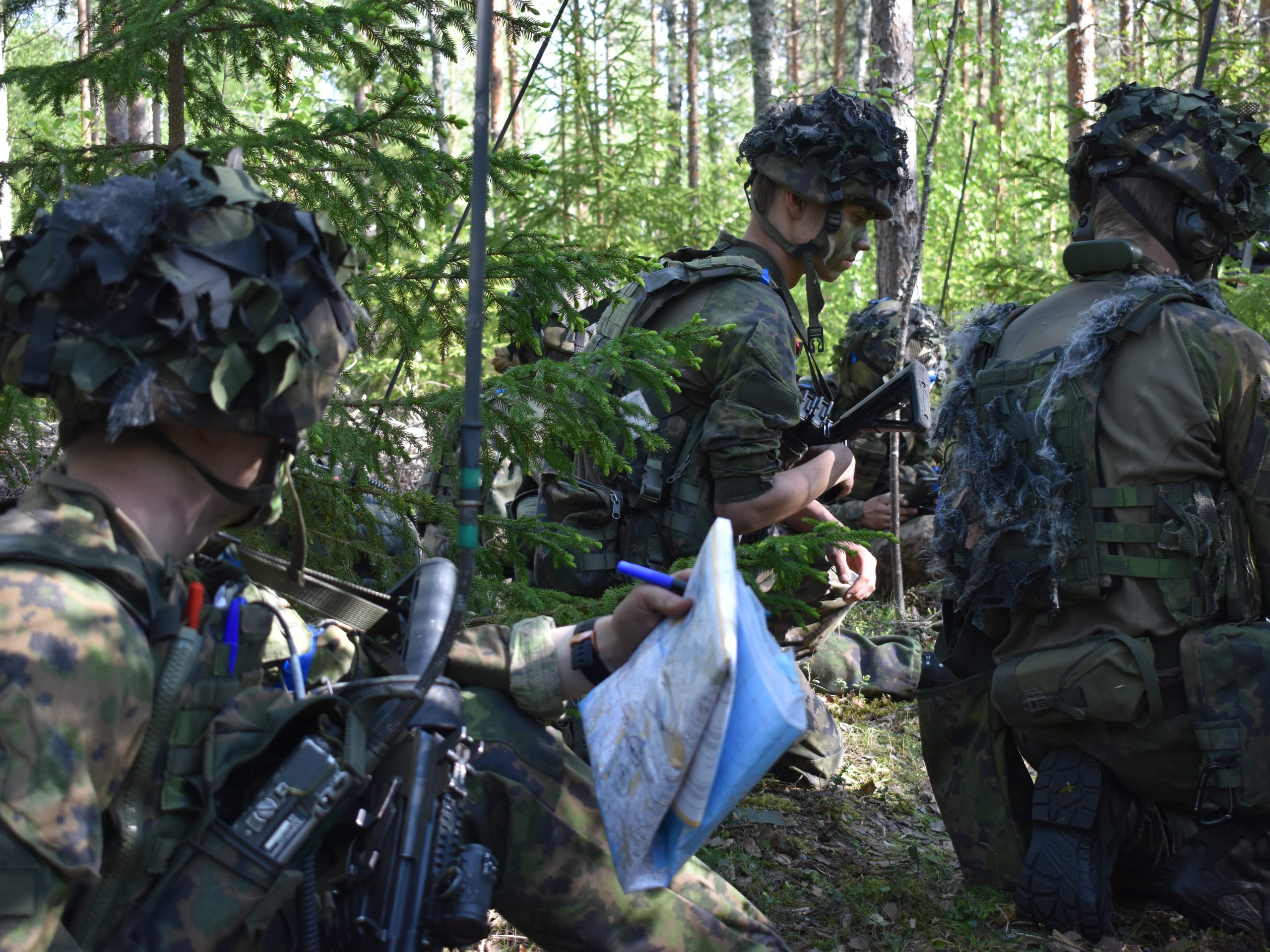 tentara-finlandia-pergi-sekolah-tua-dengan-peta-kertas-jadi-mereka-siap-jika-musuh-mematikan-gps