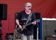 Neil Young mengundang Donald Trump ke tur musim panas ‘jika tidak ada darurat militer saat itu’