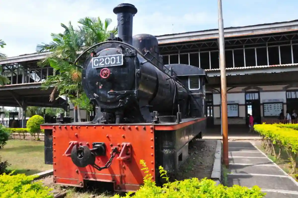 wisata-museum-kereta-api-ambarawa:-daya-tarik,-htm,-dan-rute