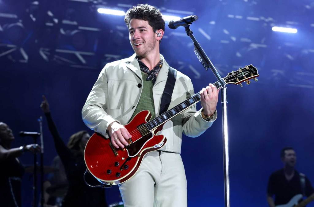 nick-jonas-dilaporkan-akan-menggambarkan-paul-stanley-dalam-biopik-kiss