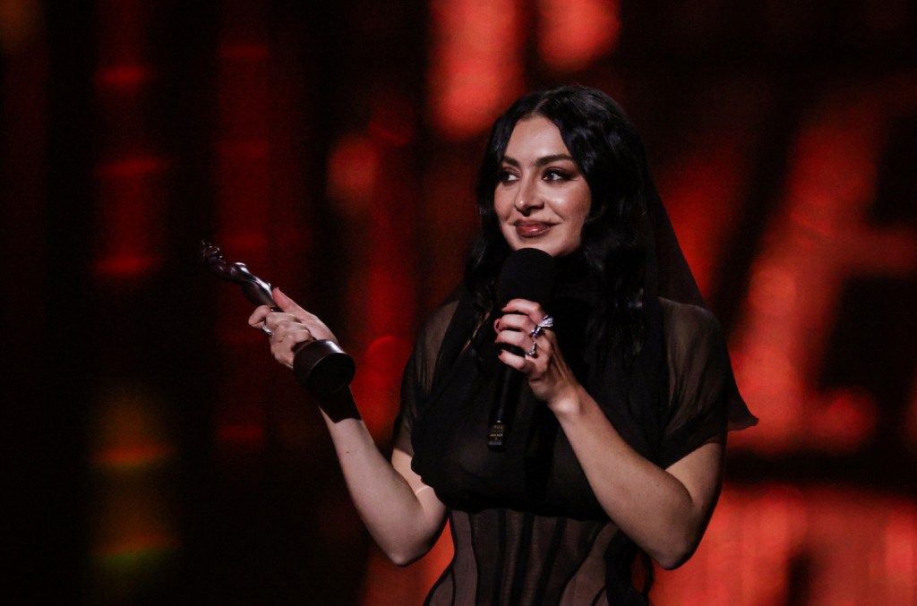 momen-terbaik-sound-primavera:-charli-xcx-sweats,-chappell-roan-soars-&-lainnya