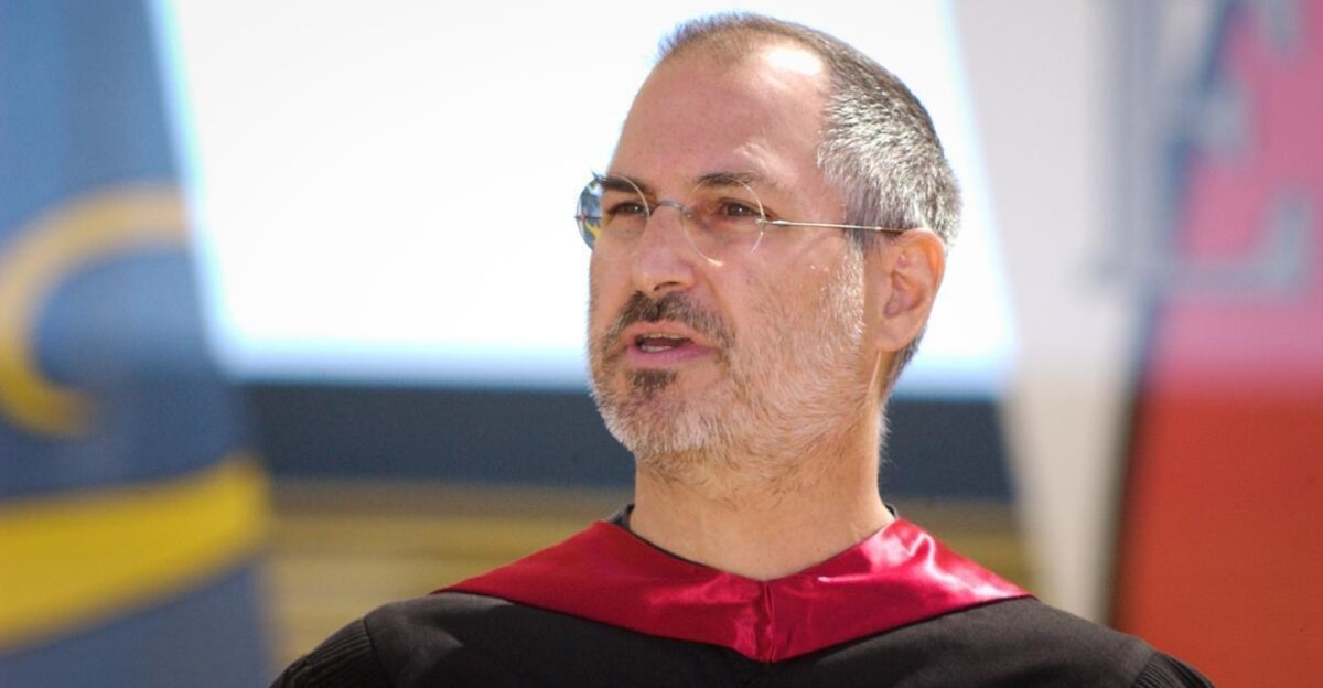 arsip-steve-jobs-berbagi-cerita,-video,-dan-catatan-pidato-dimulainya-yang-terkenal