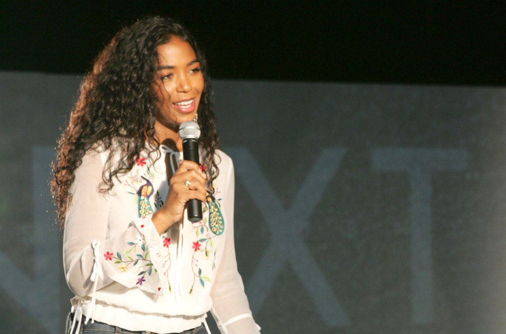 ananda-lewis-diingat-oleh-rekan-mtv-bill-bellamy-sebagai-‘the-black-barbara-walters’