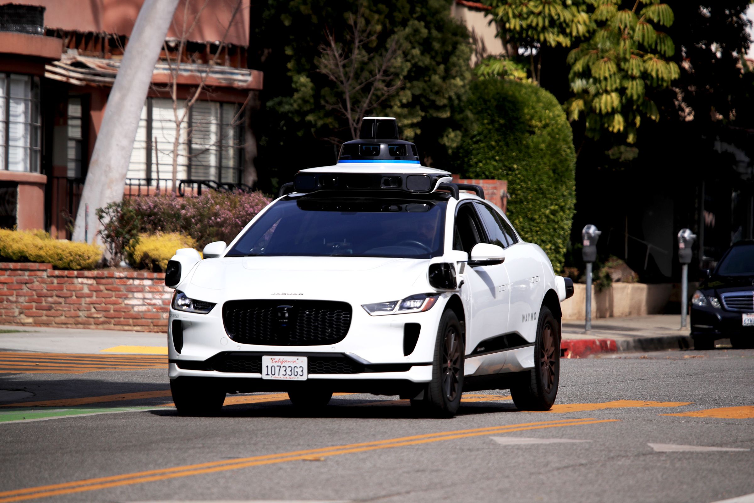 menjelang-protes,-waymo-sales-back-robotaxi-service-di-seluruh-negeri
