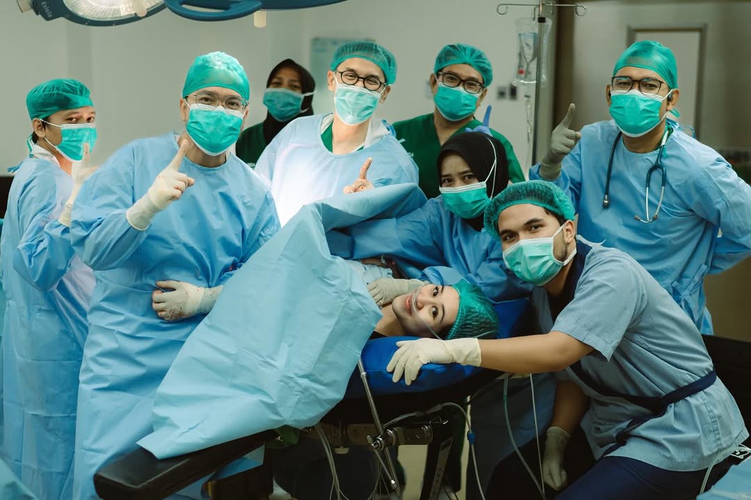 thoriq-aaliyah-resmi-jadi-orang-tua!-ini-3-momen-yang-tunjukkan-kesiapan-mereka-sambut-baby-boy