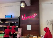 Jangan Bilang Pernah ke Bogor Kalau Belum Cicip Roti Unyil Venus