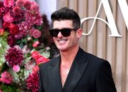 Robin Thicke menggugat karena memposting foto paparazzi tentang dirinya ke Instagram