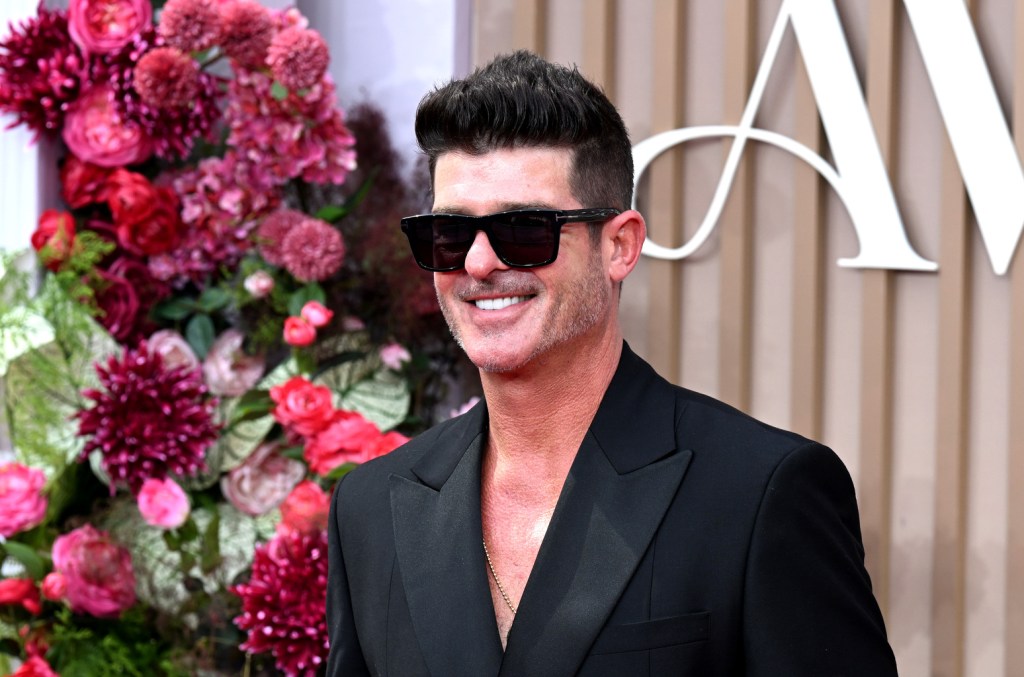 robin-thicke-menggugat-karena-memposting-foto-paparazzi-tentang-dirinya-ke-instagram