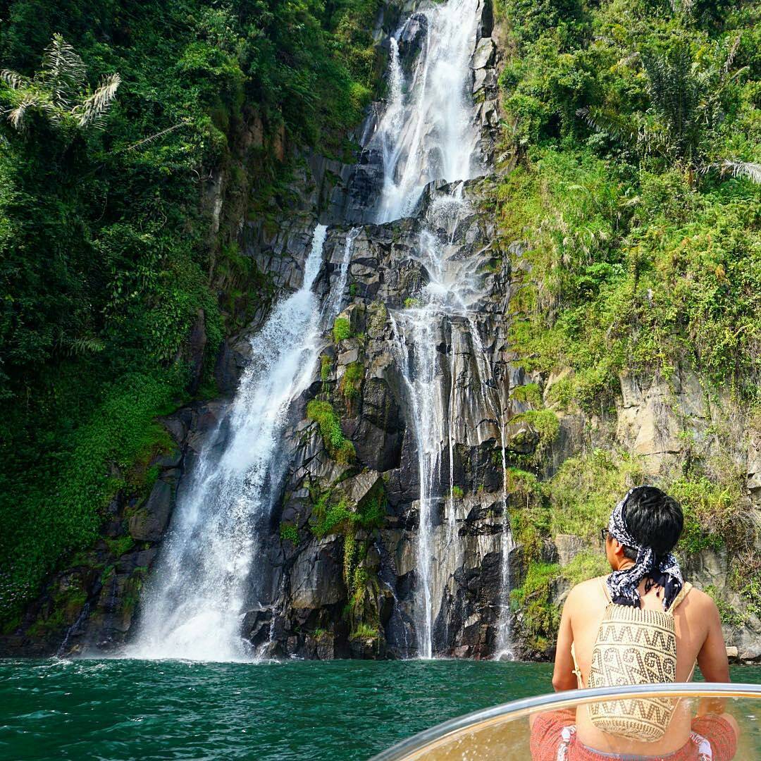 wisata-alam-ke-air-terjun-situmurun,-the-real-hidden-gem-di-parapat