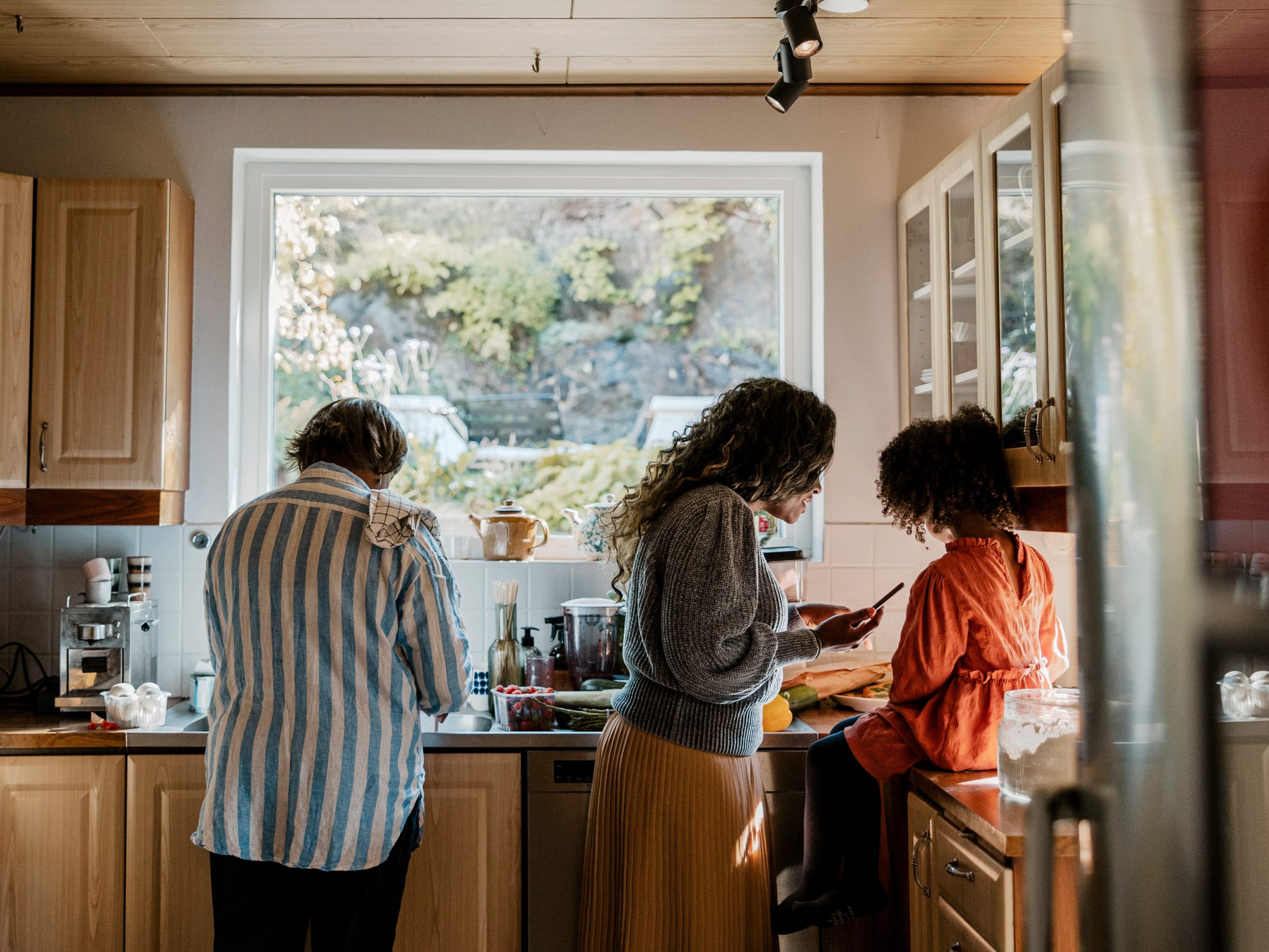2-anak-saya-dan-saya-tinggal-bersama-orang-tua-saya-sebelum-pindah-ke-chicago-saya-belajar-meminta-dukungan-bukanlah-kelemahan.