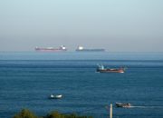 AS membom Iran. Sekarang, seluruh dunia mengawasi Selat Hormuz.