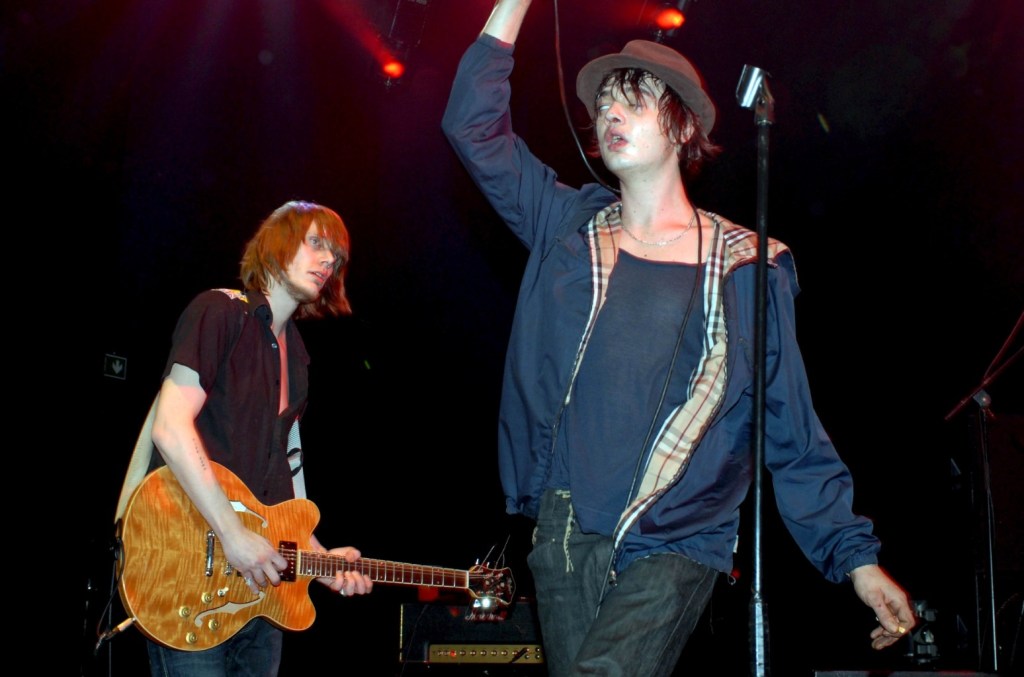 pete-doherty-memberikan-penghormatan-kepada-gitaris-babyshambles-yang-terlambat-patrick-walden