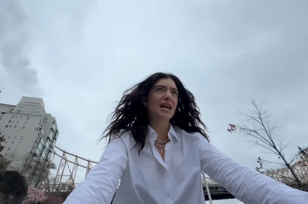 lorde-mengatakan-terapi-mdma-‘mengubah-permainan’-di-ketakutan-panggungnya