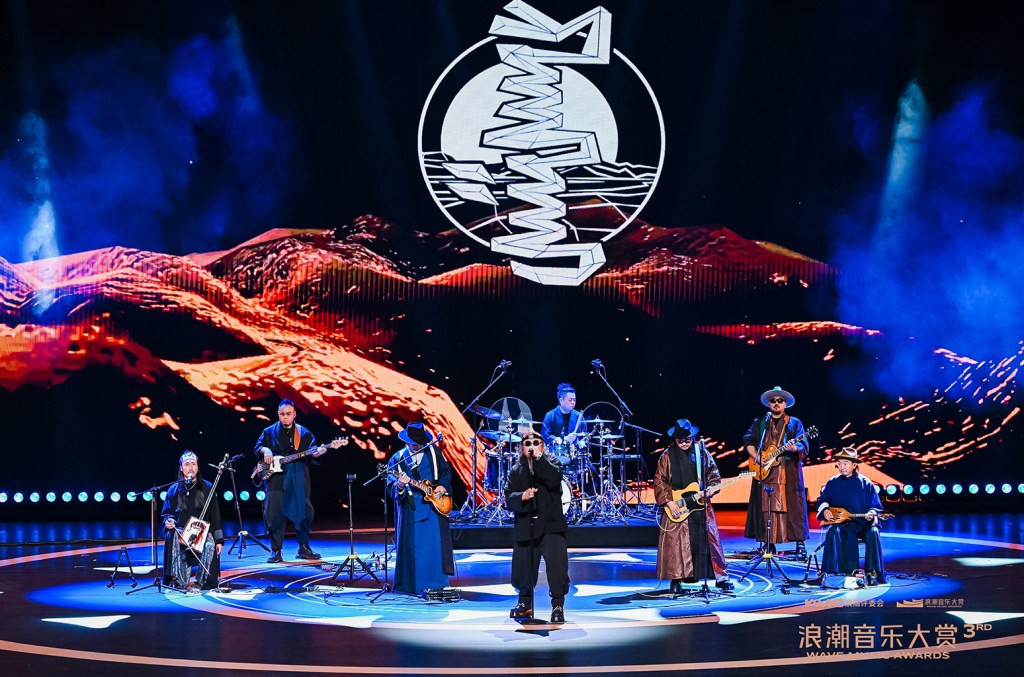 khalil-fong-dan-tanya-chua-bernama-penyanyi-pria-dan-wanita-terbaik-di-wave-music-awards-ke-3