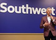 CEO Southwest mengatakan dia terbuka untuk menambahkan lounge & mdash; dan penerbangan ke Eropa