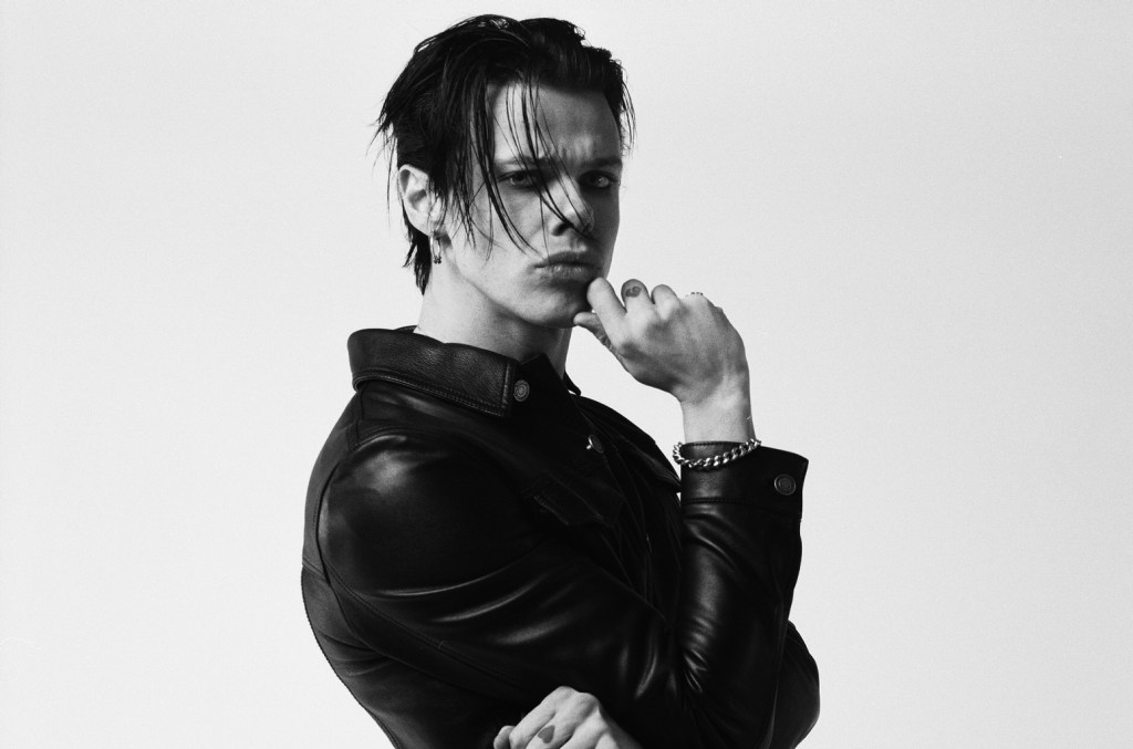 yungblud-storms-ke-album-ketiga-berturut-turut-inggris-no.-1-dengan-‘idols’