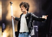 The 1975 di Glastonbury 2025: 5 Momen Terbaik Dari Set Headline yang Memukau Band
