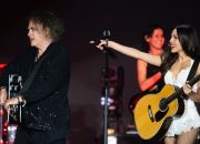 Olivia Rodrigo mengeluarkan The Cure’s Robert Smith di Glastonbury 2025
