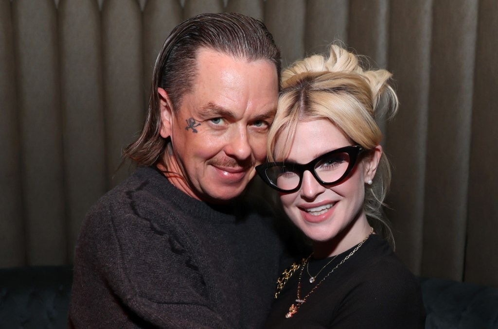 kelly-osbourne-&-slipknot-sid-wilson-bertunangan-di-pertunjukan-black-sabbath-final-ozzy
