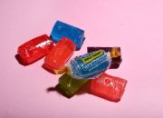 Mengapa Jolly Ranchers dilarang di Inggris tetapi bukan AS