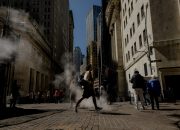 Wall Street semakin khawatir tentang kebijakan imigrasi Trump