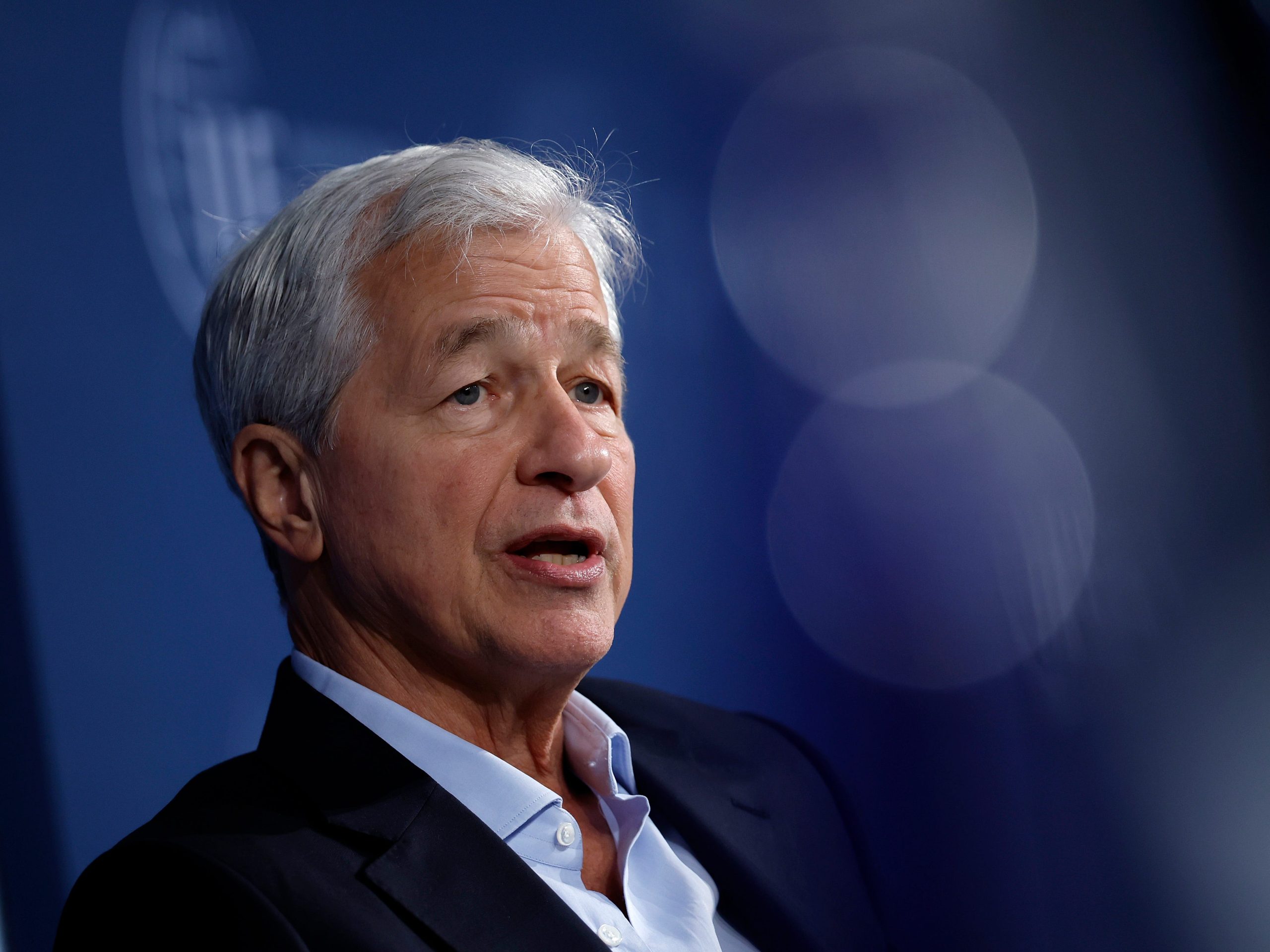jamie-dimon-mengatakan-pasar-‘puas’-tentang-kemungkinan-melonjaknya-suku-bunga-as