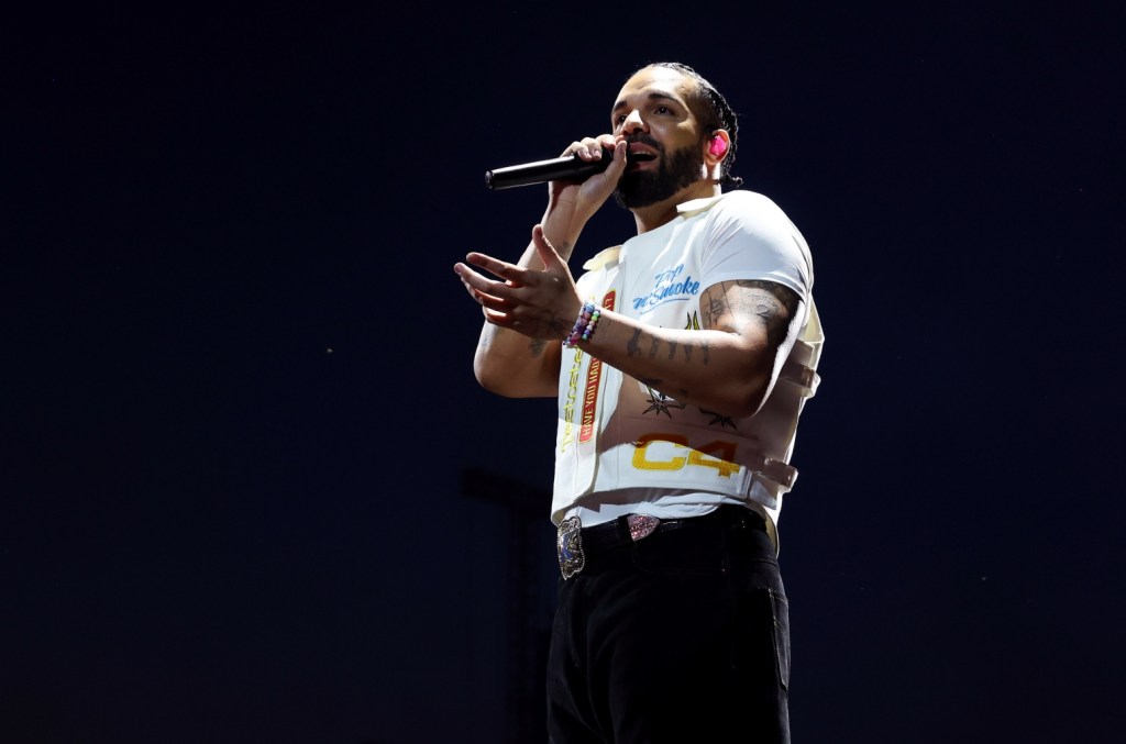 setlist-festival-nirkabel-drake-2025:-setiap-lagu-dari-malam-bertema-london-2-nya