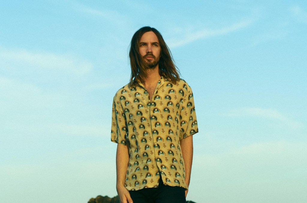 ‘belah-sibuk’:-tame-impala-menggoda-musik-baru-dengan-pembaruan-media-sosial