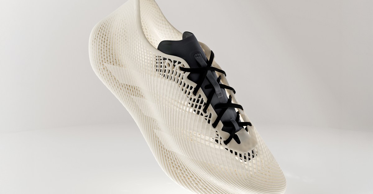 adidas-sekarang-menawarkan-versi-yang-dicetak-dari-sepatu-cetak-3d-nya