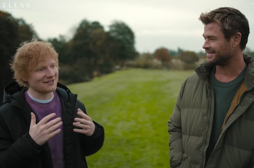 ed-sheeran-menantang-chris-hemsworth-untuk-bermain-drum-di-depan-70k-orang-di-trailer-‘limitless’