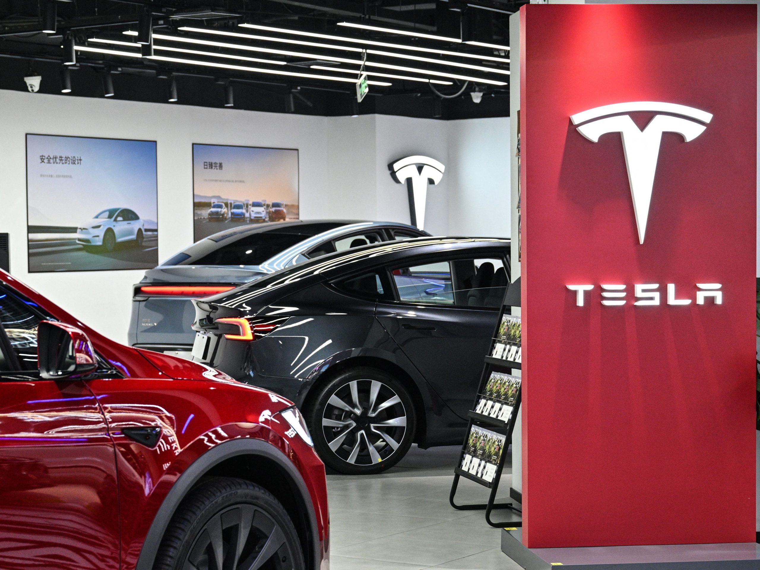 watch-saham-harian:-bagaimana-investor-bereaksi-terhadap-tesla,-alphabet,-dan-penghasilan-q2-ibm