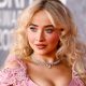 sabrina-carpenter-menyalakan-set-headlining-lollapalooza-dengan-kejutan-kejutan-bumi,-angin-&-api