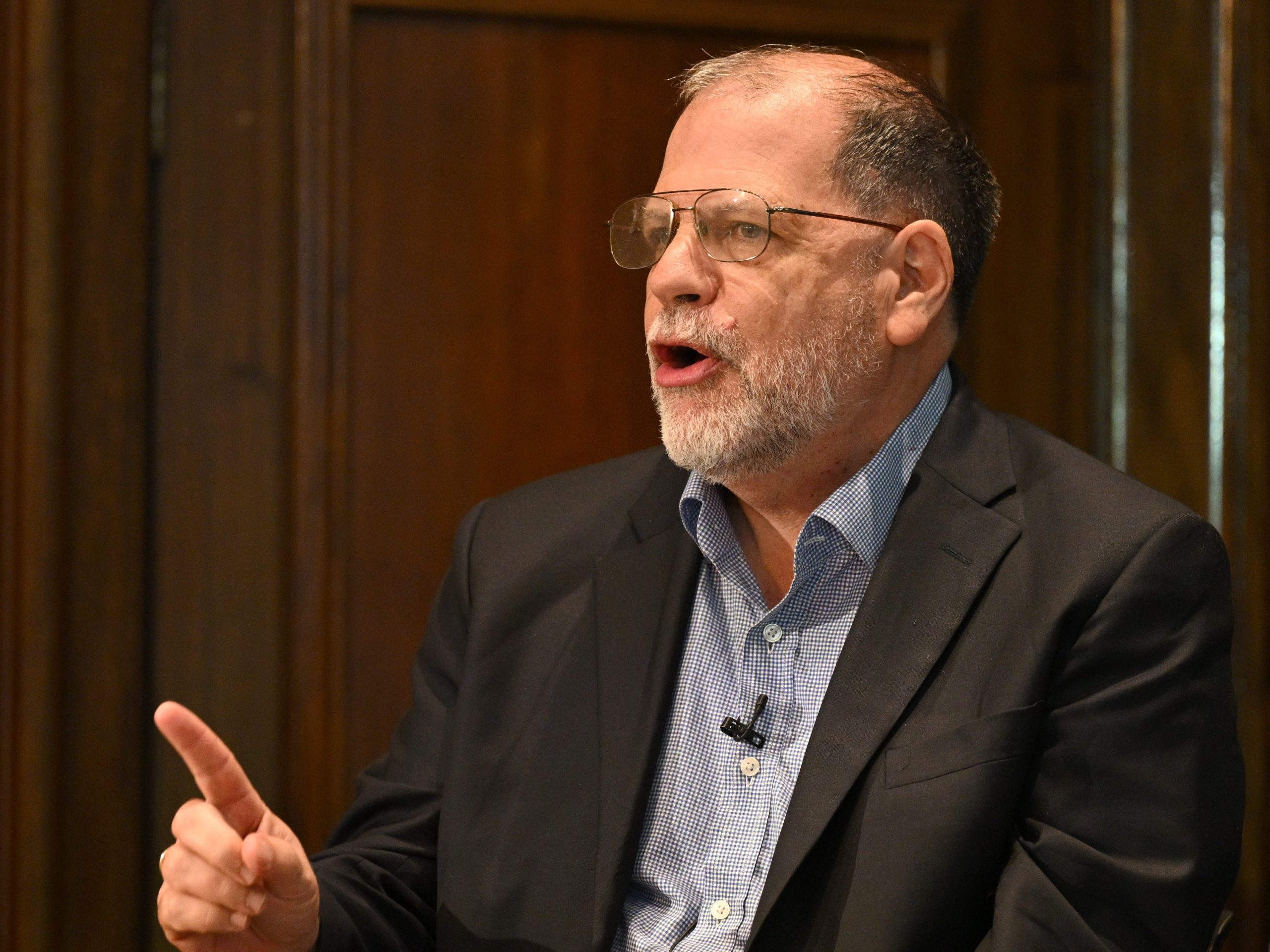 kami-memproduksi-generasi-siswa-yang-akan-merasa-‘tidak-cocok’-di-dunia-ai,-ekonom-tyler-cowen-memperingatkan