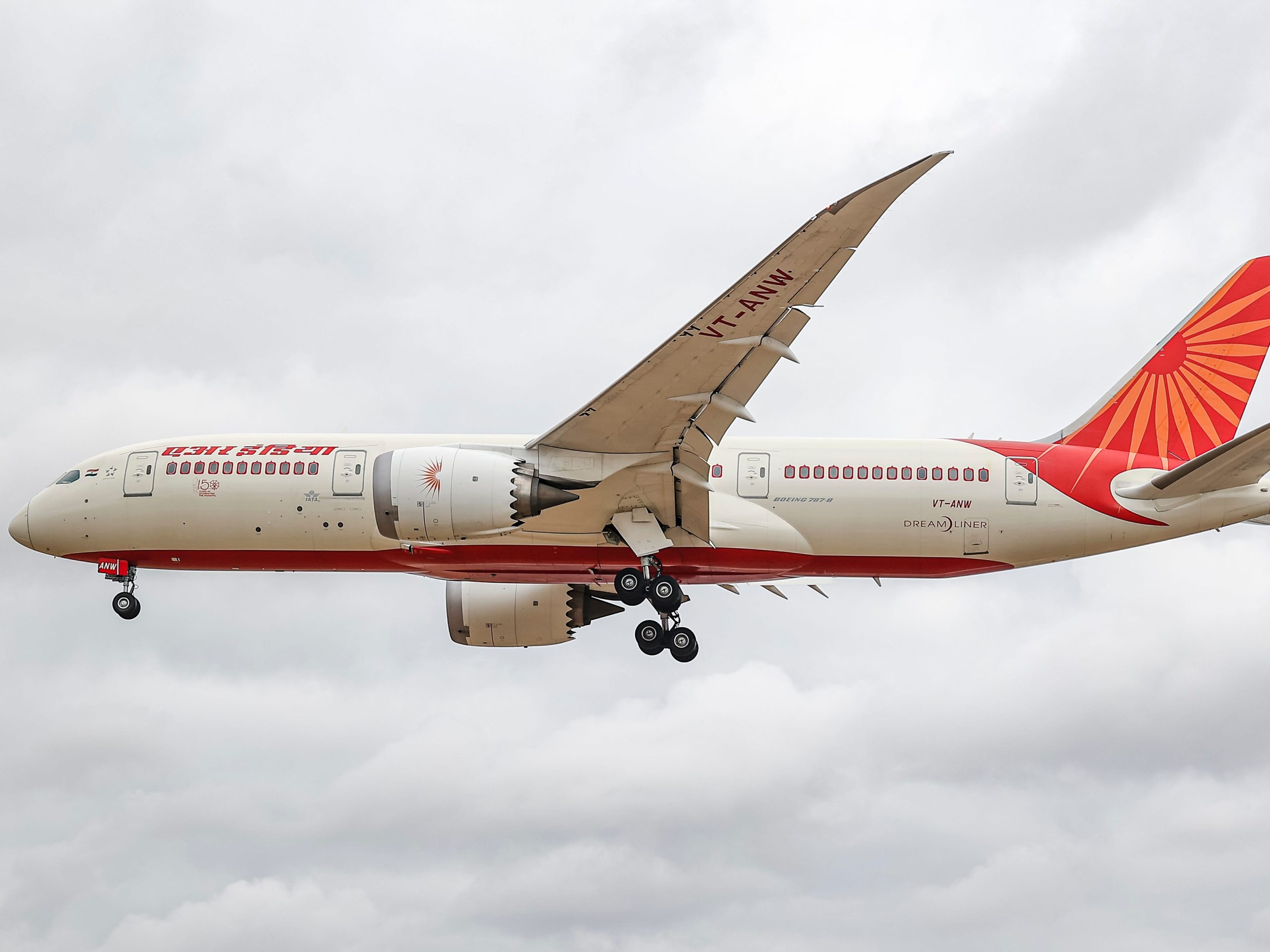 air-india-menangguhkan-salah-satu-rute-as-setelah-penutupan-wilayah-udara-pakistan-memaksanya-untuk-mengisi-bahan-bakar-di-eropa