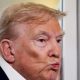 trump-copot-foto-obama-dan-bush,-ditaruh-di-ujung-tangga-gedung-putih