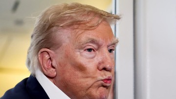trump-copot-foto-obama-dan-bush,-ditaruh-di-ujung-tangga-gedung-putih
