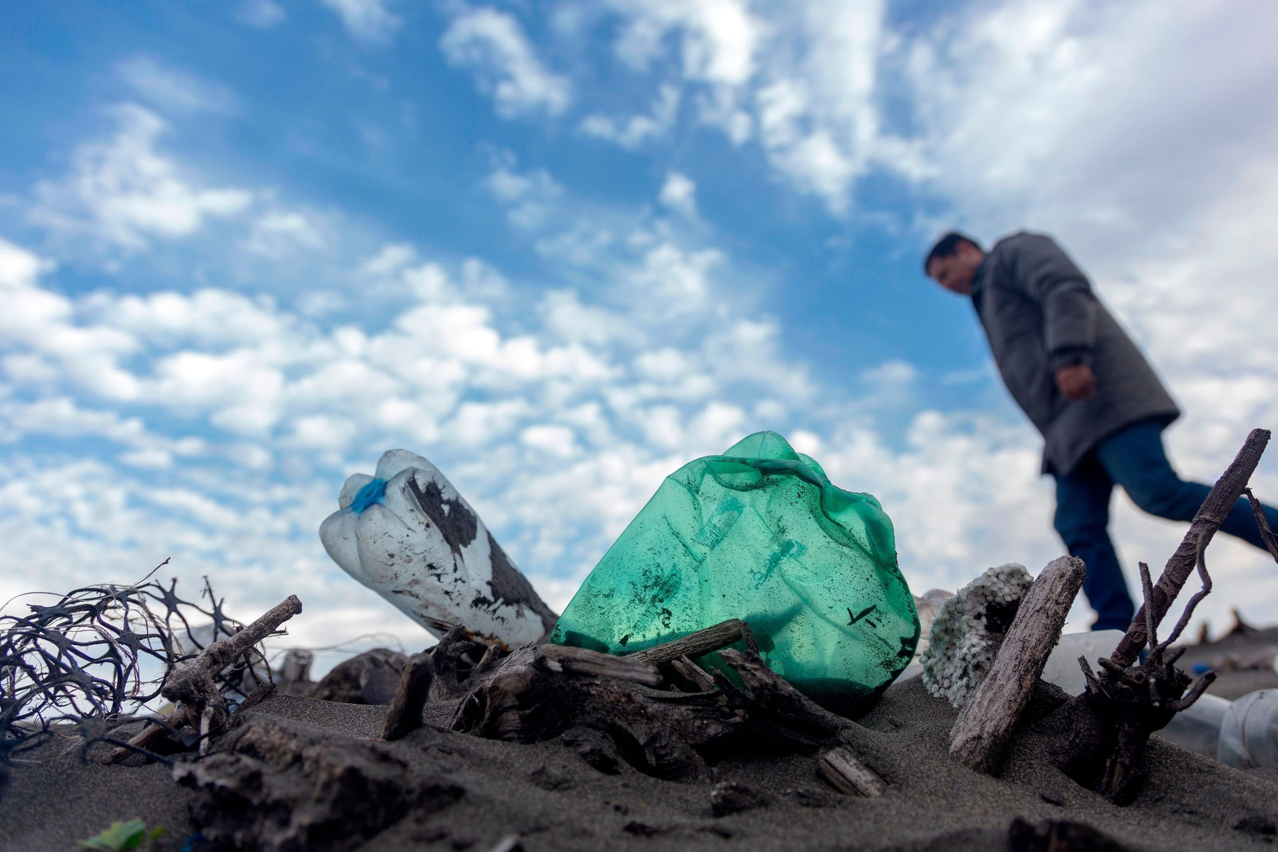 pantai-amerika-tengah-dibanjiri-dengan-plastik-lokal-dan-asing