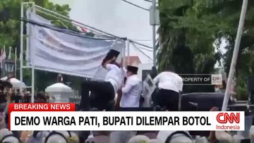 video:-temui-ribuan-warga-pati-saat-demo,-bupati-sadewo-dilempar-botol