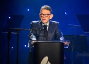 CEO UMG Lucian Grainge menyentuh kembali permintaan Drake untuk emailnya: ‘lucu’ dan ‘konyol’