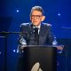 ceo-umg-lucian-grainge-menyentuh-kembali-permintaan-drake-untuk-emailnya:-‘lucu’-dan-‘konyol’