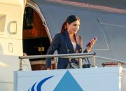 Laura Loomer dan batasan memposting semuanya