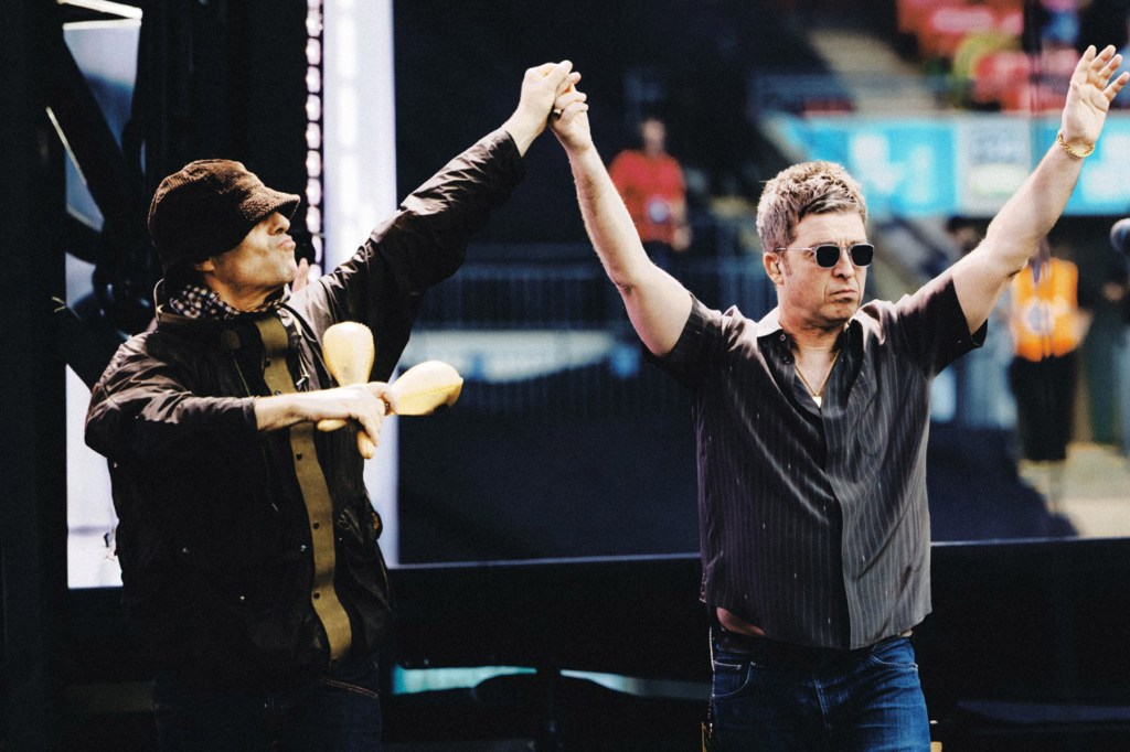 oasis-storm-kembali-ke-inggris-no.-1-sebagai-leg-first-live-’25-tour-diakhiri